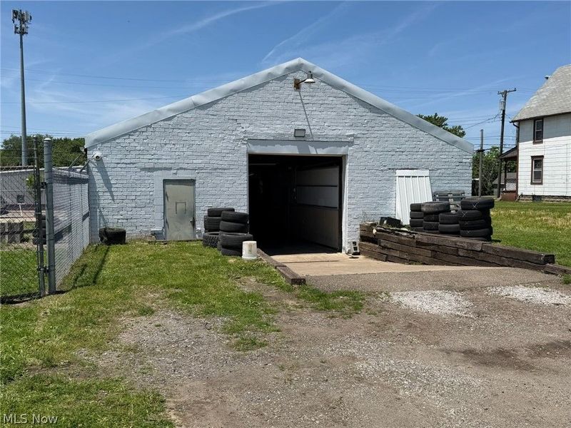 1306 Harrisburg Road NE, Canton, OH 44705 Photo 2