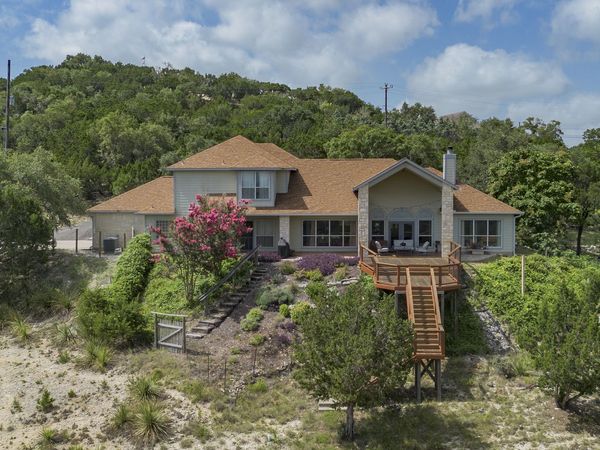 1114 Lakepark Dr, Lakehills, TX 78063