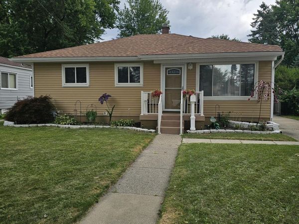 9 Roseview Boulevard, Mount Clemens, MI 48043