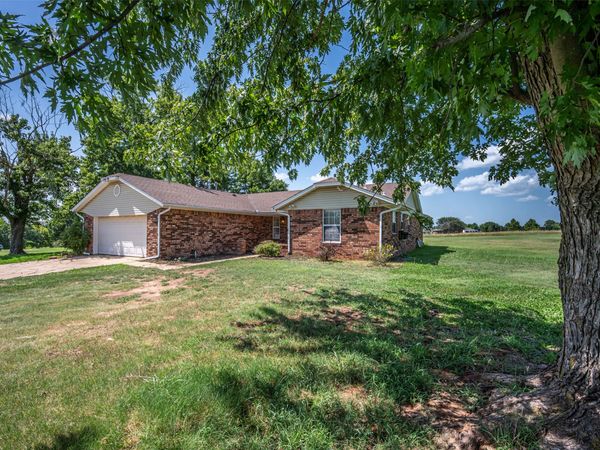 103 E Lakeview Court , Tecumseh, OK 74873