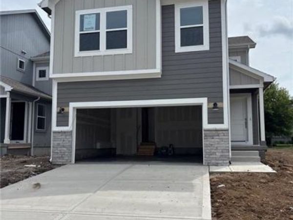 8826 SW 10th Street, Blue Springs, MO 64064