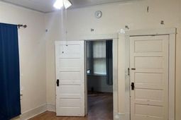 657 W King photo 4