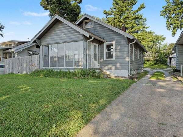 2334 York Street, Des Moines, IA 50316