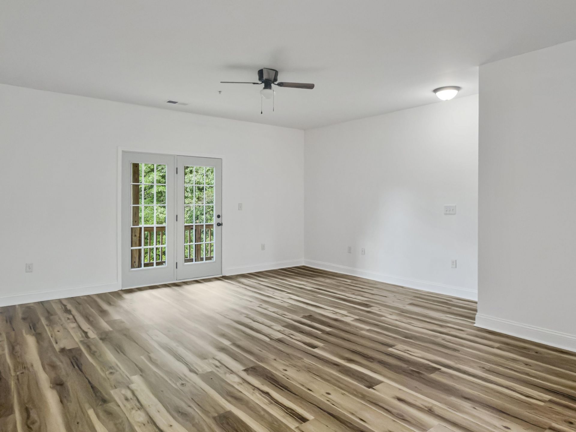 4488 Great Oak Drive Photo 4