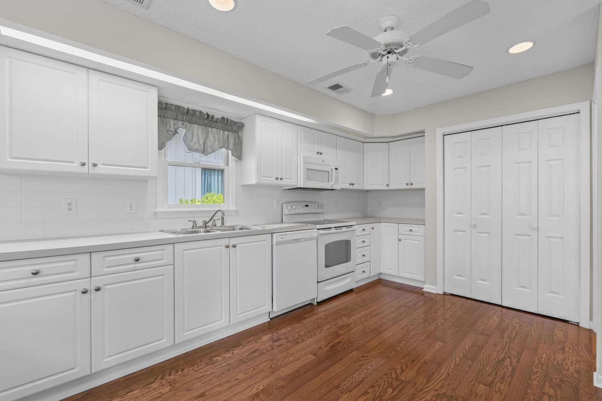 220 Cedar Ridge Ln. Photo 15