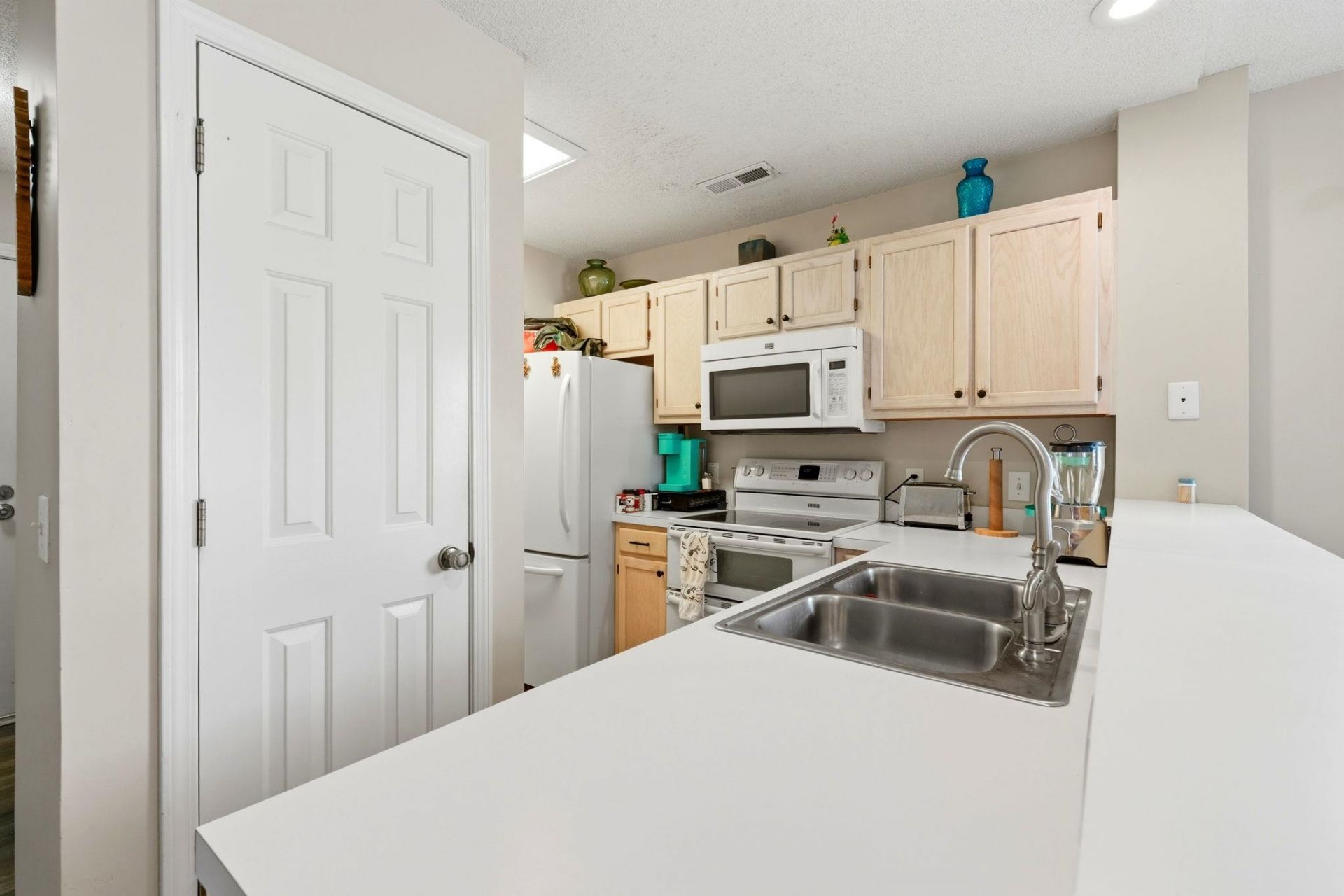 208 Landing Rd.  Photo 17