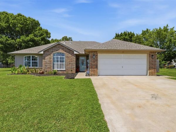 208 S 9th Avenue, Stroud, OK 74079