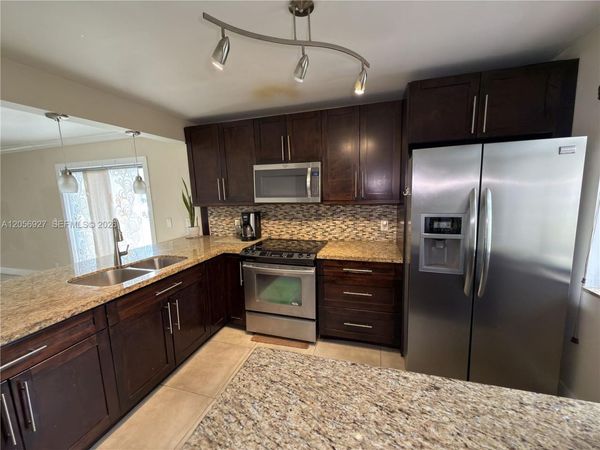 320 Racquet Club Rd, Unit 104, Weston, FL 33326