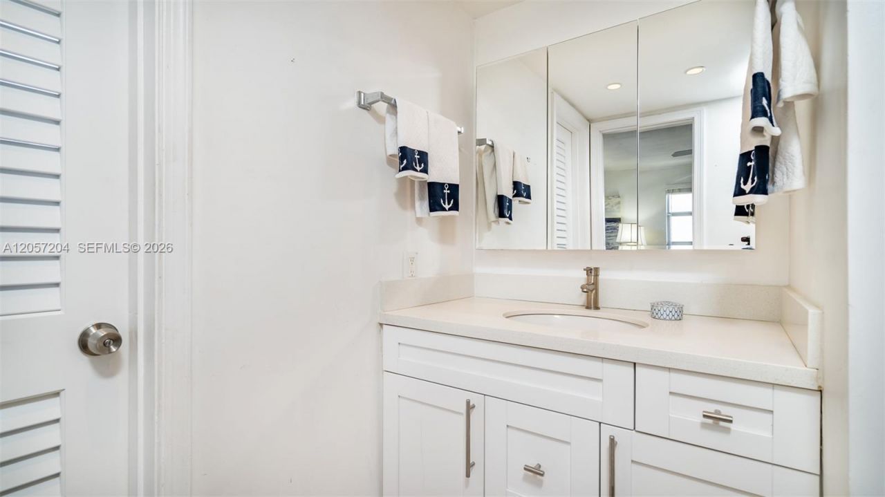 555 Crandon Blvd , Unit 71, Key Biscayne, FL 33149 Photo