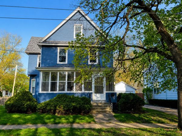 121 N May Street , Aurora, IL 60506