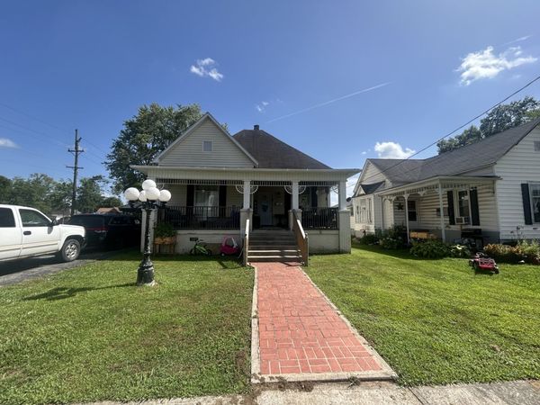 107 W Lincoln Street , Harrisburg, IL 62946
