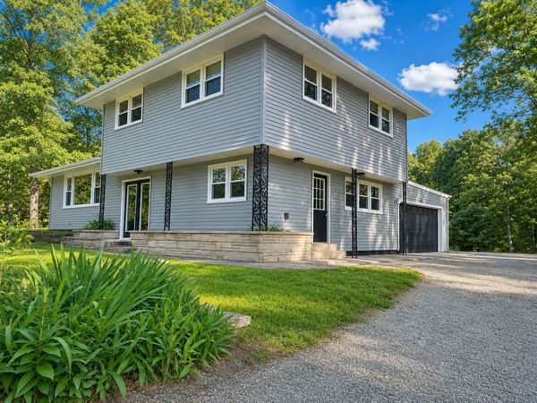 1401 Oakleaf Drive, St. Anne, IL 60964