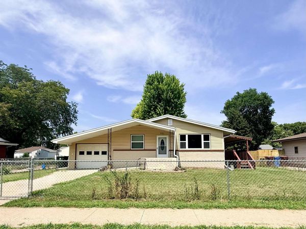 501 E 31st St., South Sioux City, NE 68776