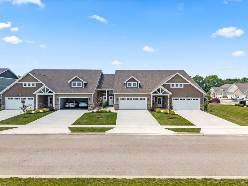 819 Brookwood Circle, Tipp City, OH 45371 Photo 2