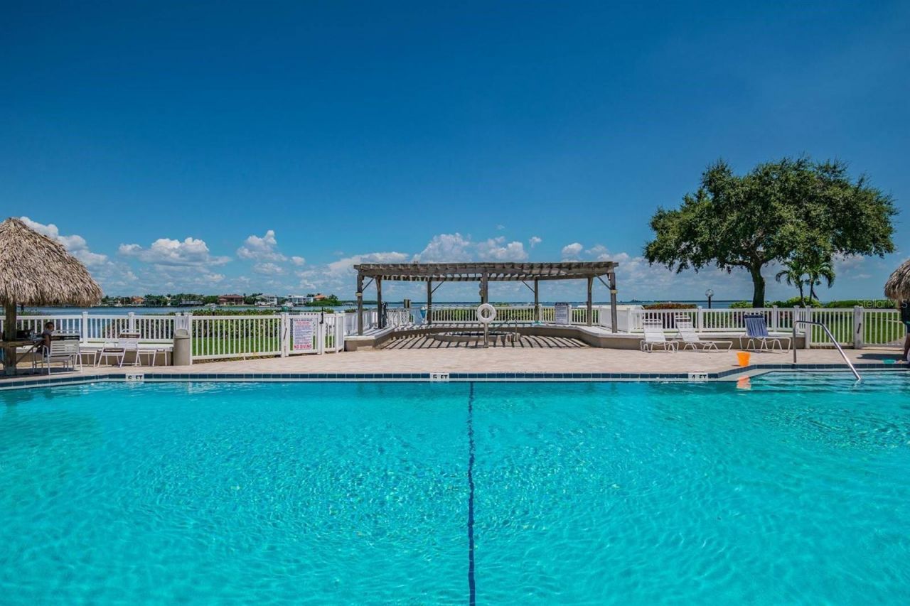 6104 Palma Del Mar Boulevard S, Unit 304, Saint Petersburg, FL 33715 Photo