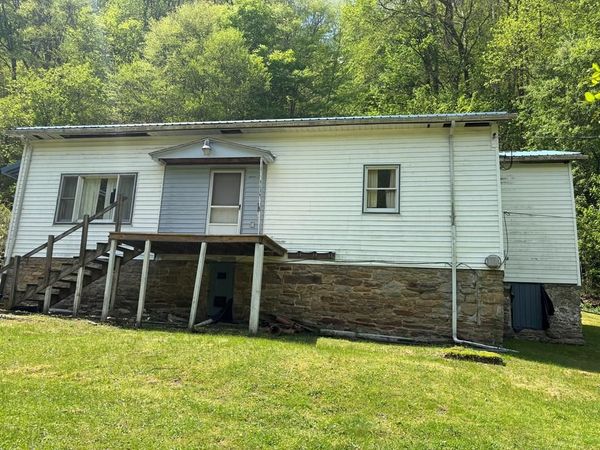 4396 Armstrong Creek Road, POWELLTON, WV 25181