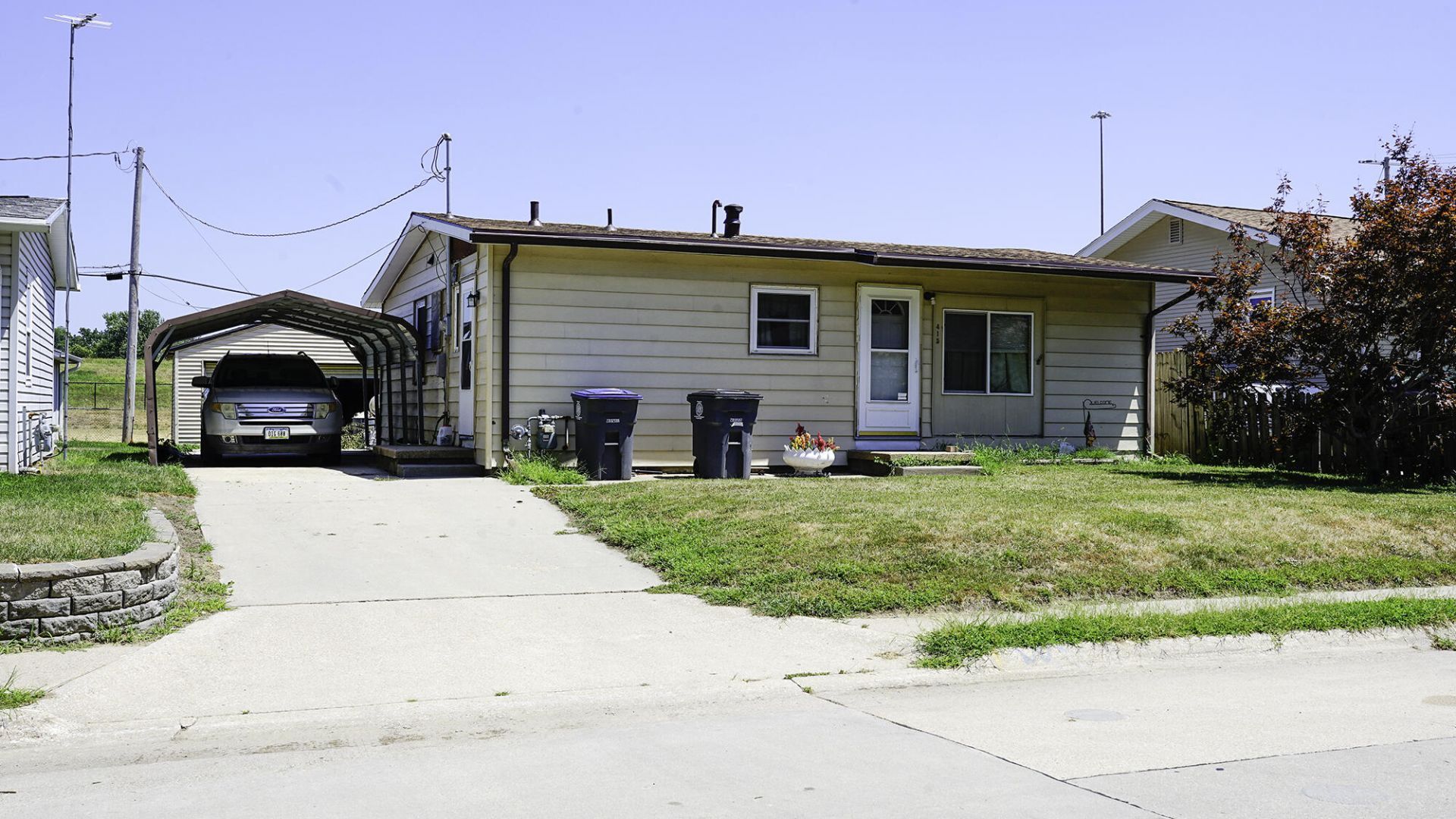 415 N 38th Street, Council Bluffs, IA 51501 Main Photo