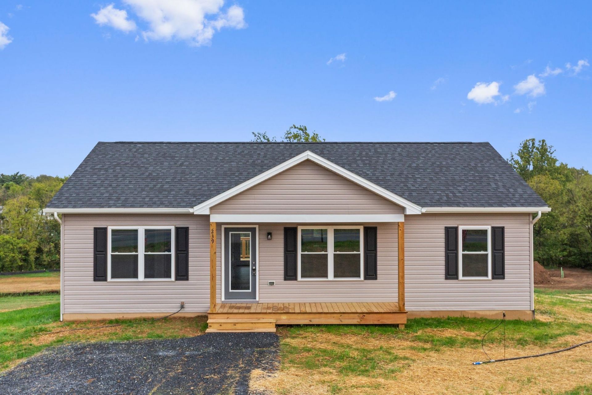 239 Holly Hill St, Broadway, VA 22815 Main Photo