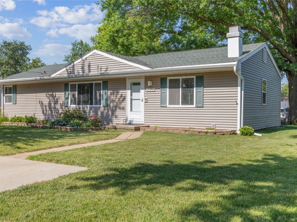 8022 Suncrest Drive, Des Moines, IA 50320