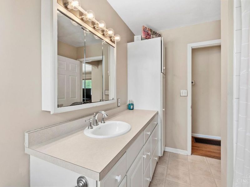 149 Ireland Avenue, Greenhills, OH 45218 Photo 14
