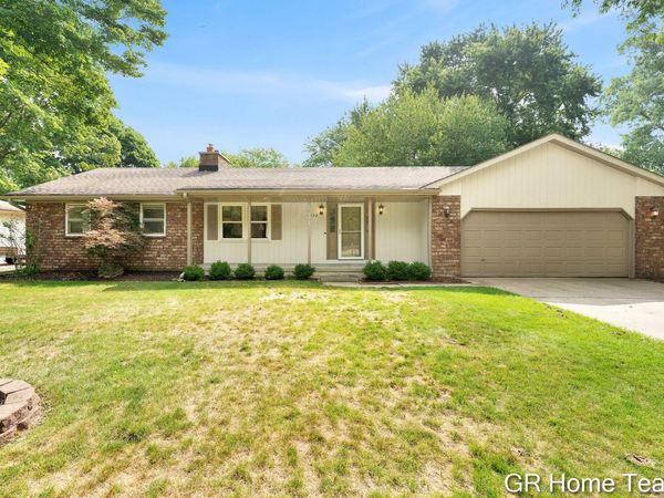 4542 Terry Drive SE, Kentwood, MI 49512