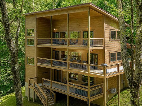 2252 Misty Shadows Drive, Sevierville, TN 37862