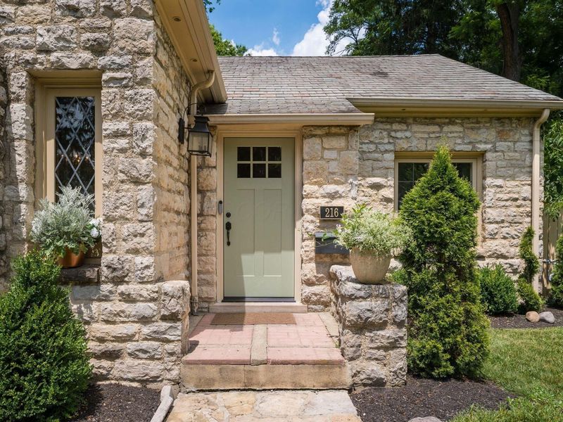 216 Erie Road, Columbus, OH 43214 Photo 3