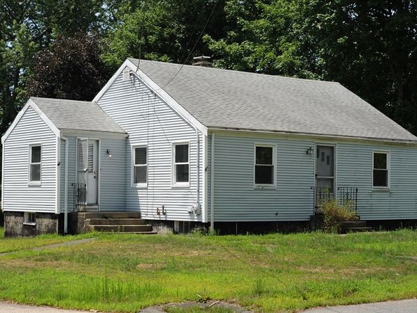 28 Pleasant St, Hanson, MA 02341