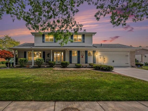 1524 3 Lakes Drive, Troy, MI 48085