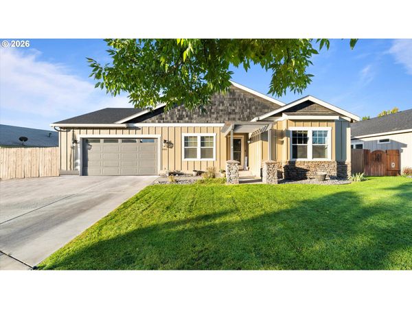 2243 NW OVERLOOK DR, Hermiston, OR 97838