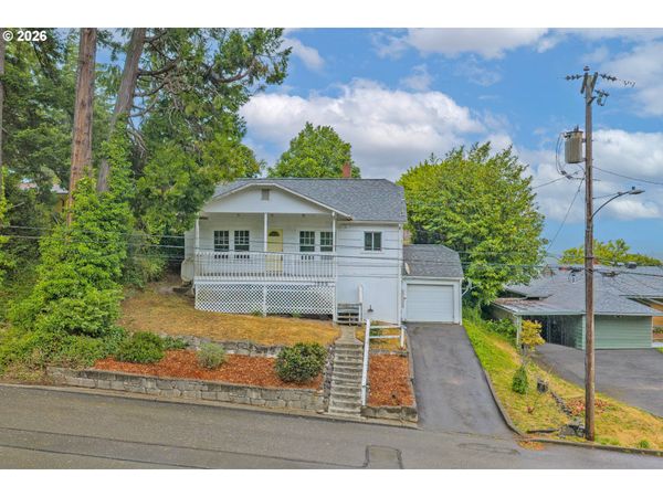 1688 N 8TH ST, Coos Bay, OR 97420