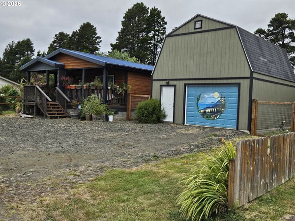900 RAILROAD AVE, Lakeside, OR 97449