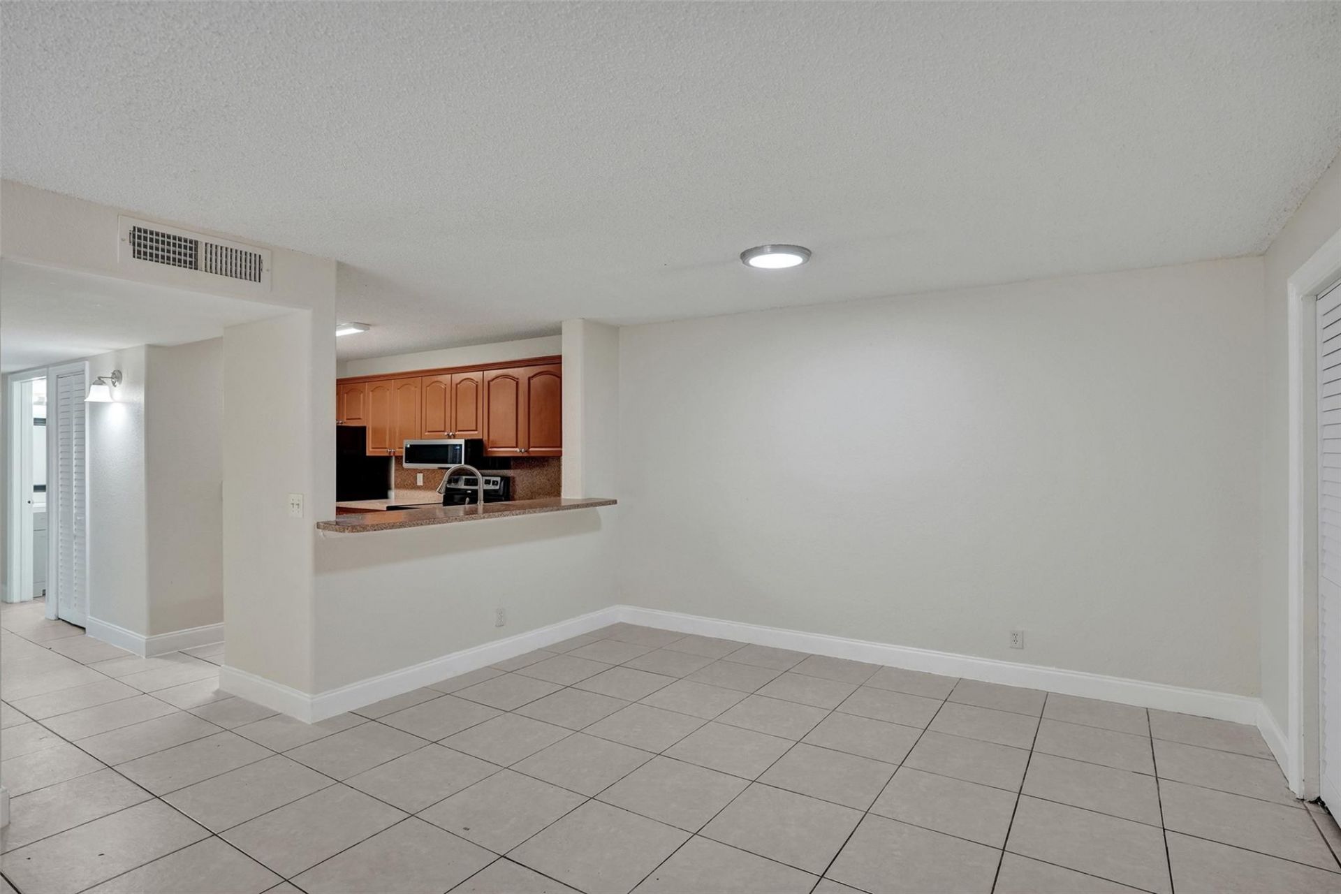 10773 Cleary Boulevard, Unit 111, Plantation, FL 33324 Photo
