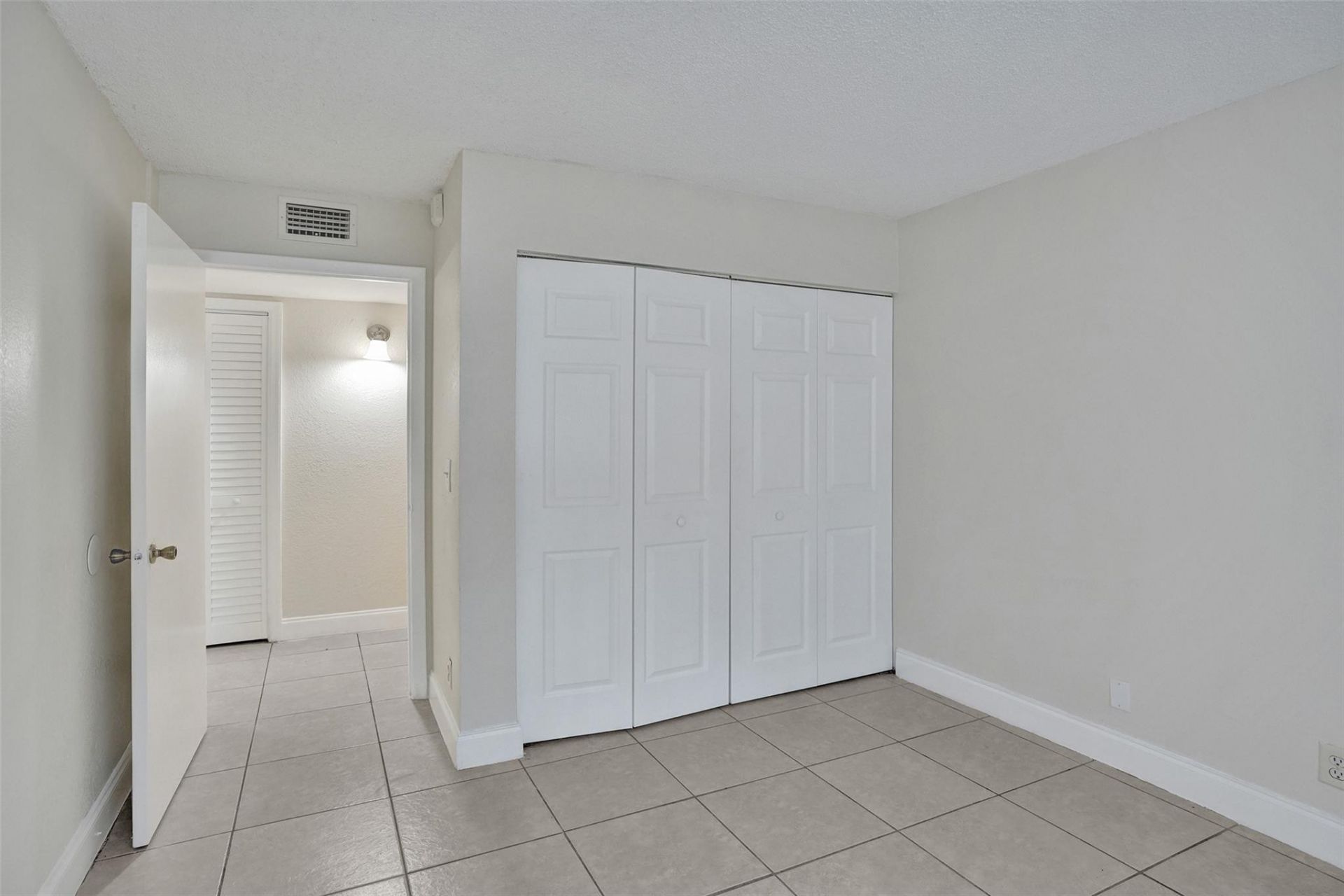 10773 Cleary Boulevard, Unit 111, Plantation, FL 33324 Photo