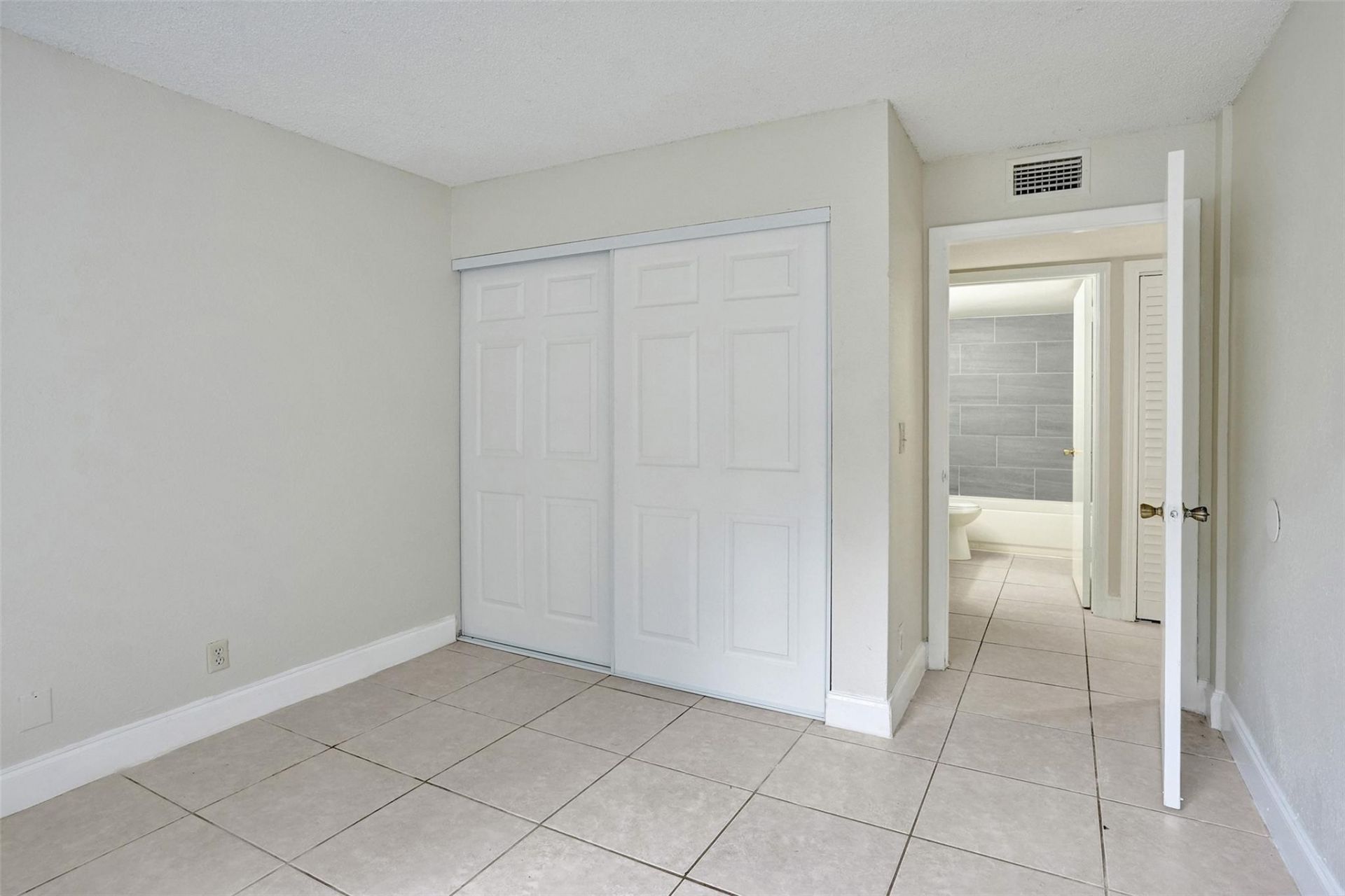 10773 Cleary Boulevard, Unit 111, Plantation, FL 33324 Photo