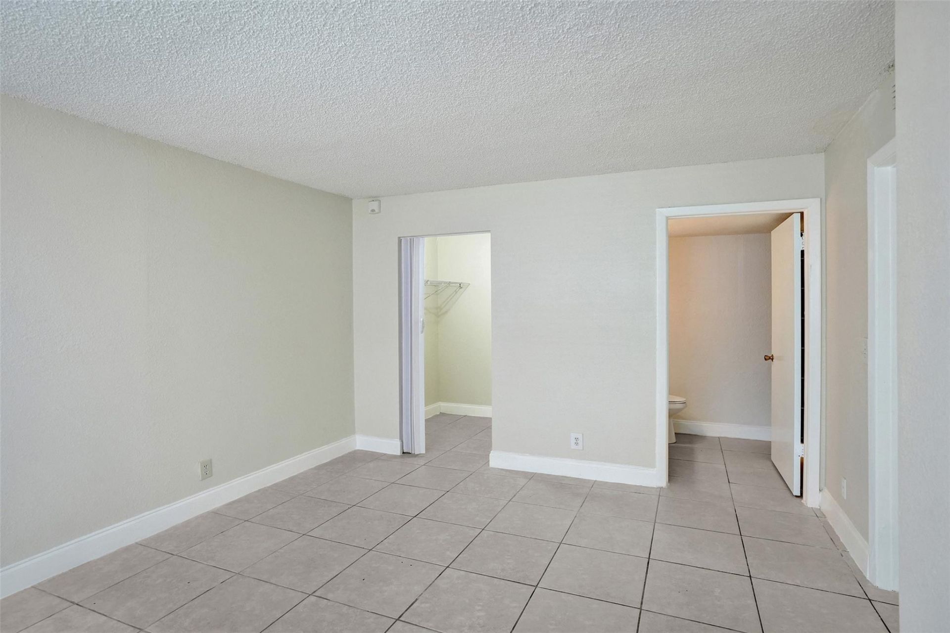 10773 Cleary Boulevard, Unit 111, Plantation, FL 33324 Photo