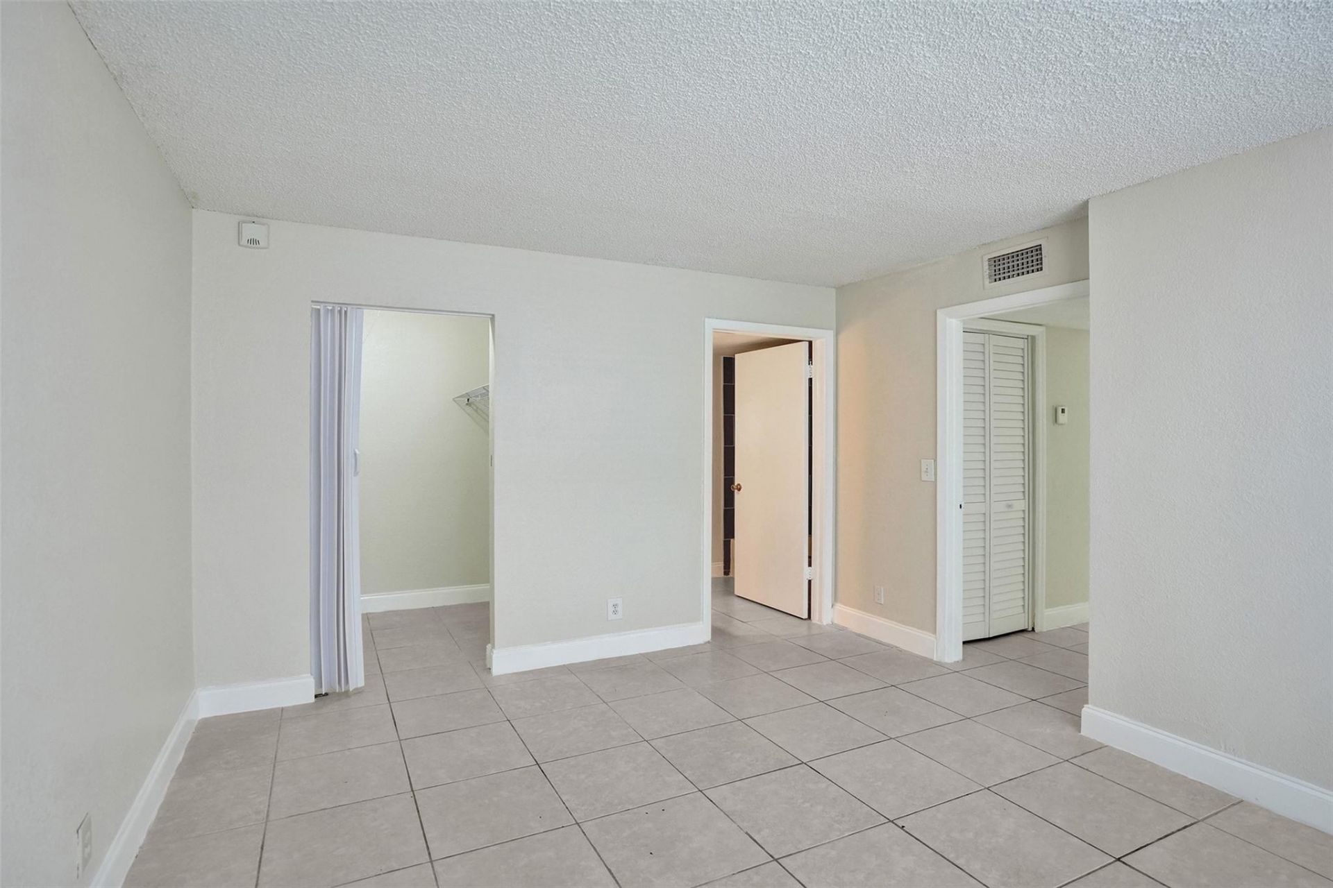 10773 Cleary Boulevard, Unit 111, Plantation, FL 33324 Photo