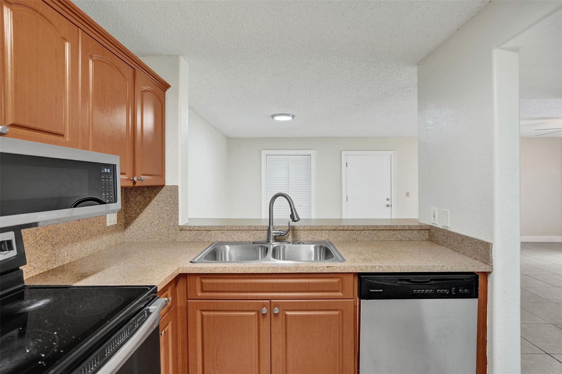 10773 Cleary Boulevard, Unit 111, Plantation, FL 33324 Photo