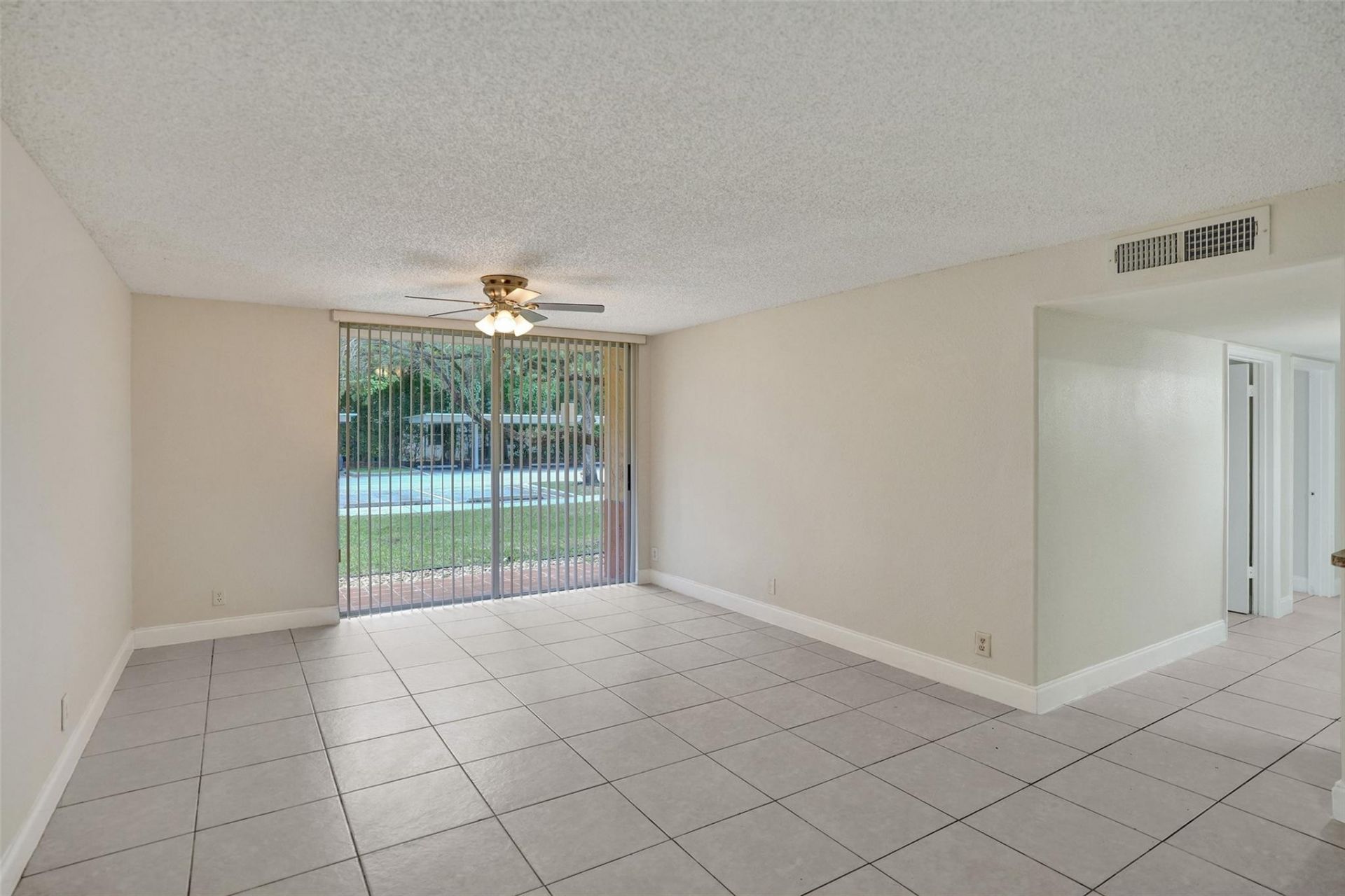 10773 Cleary Boulevard, Unit 111, Plantation, FL 33324 Photo