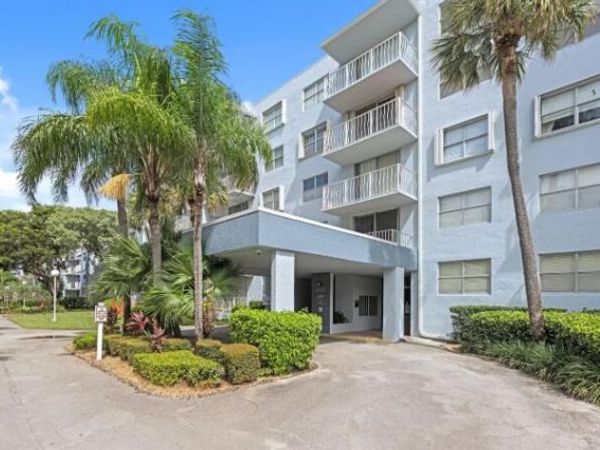 480 EXECUTIVE CENTER Drive, Unit 2F, West Palm Beach, FL 33401