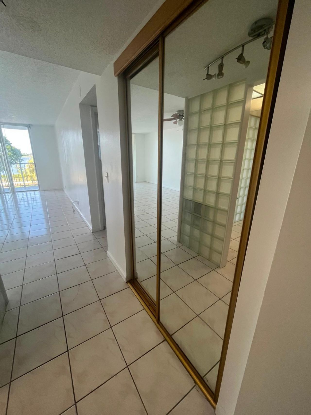 480 Executive Center Drive, Unit 2F, West Palm Beach, FL 33401 Photo