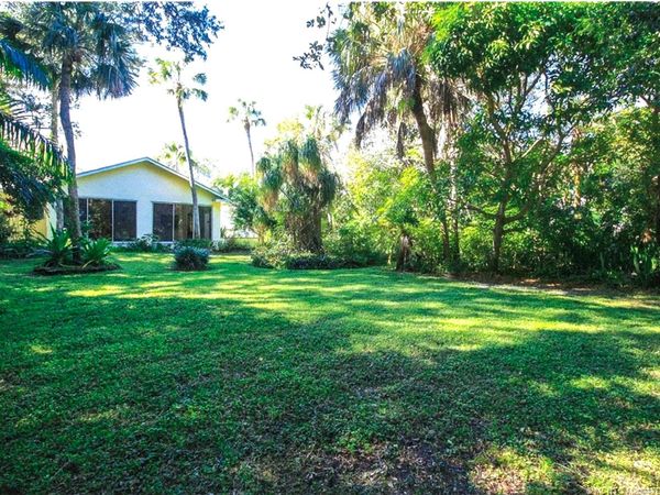 22 N Via Lucindia, Sewalls Point, FL 34996