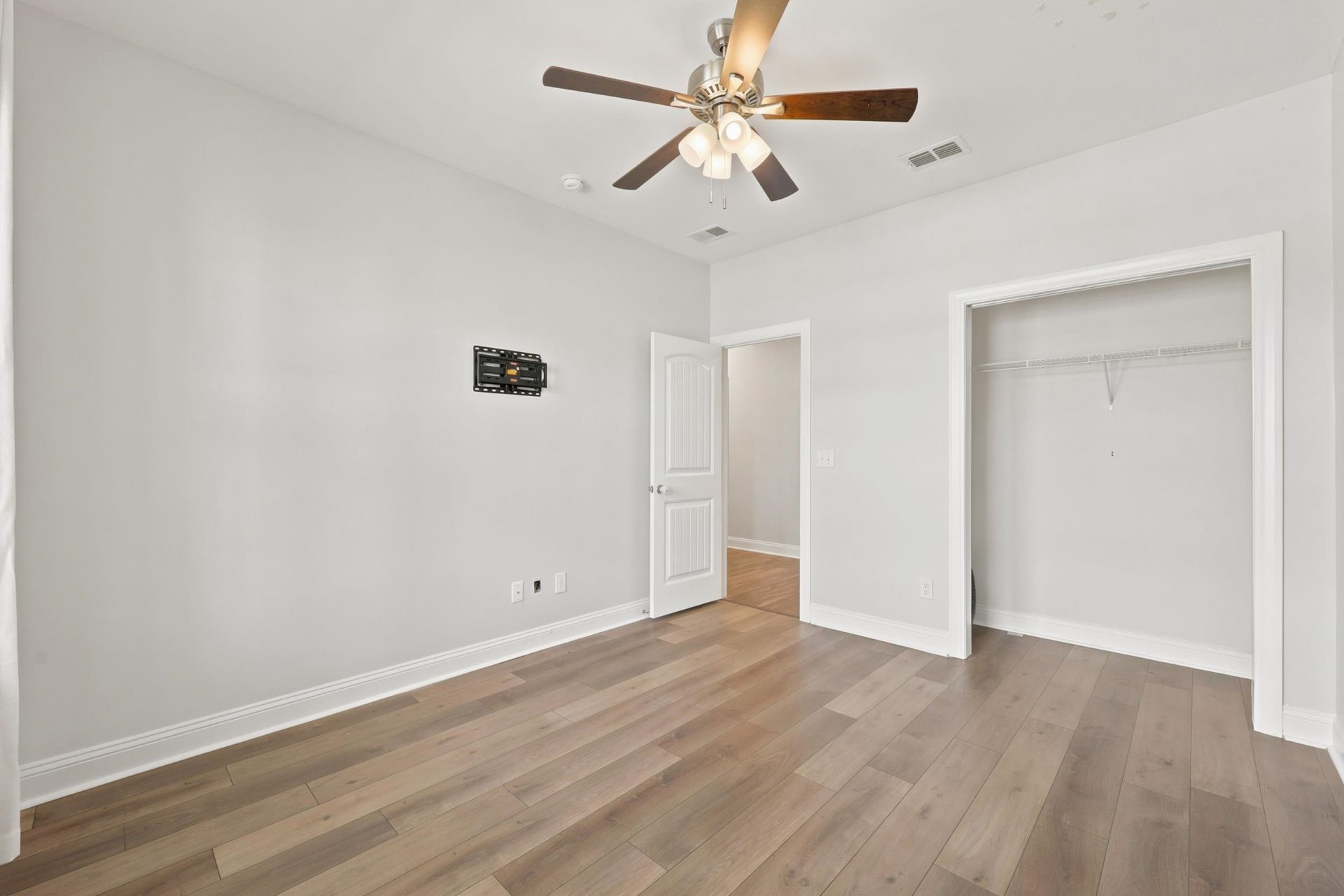 564 Hickman St. Photo 24