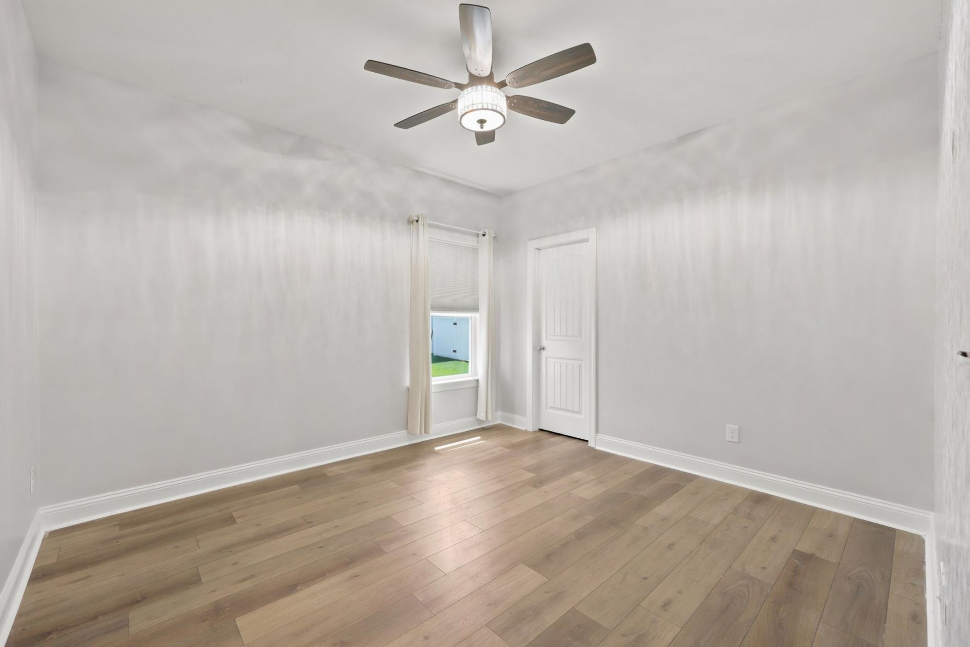 564 Hickman St. Photo 27