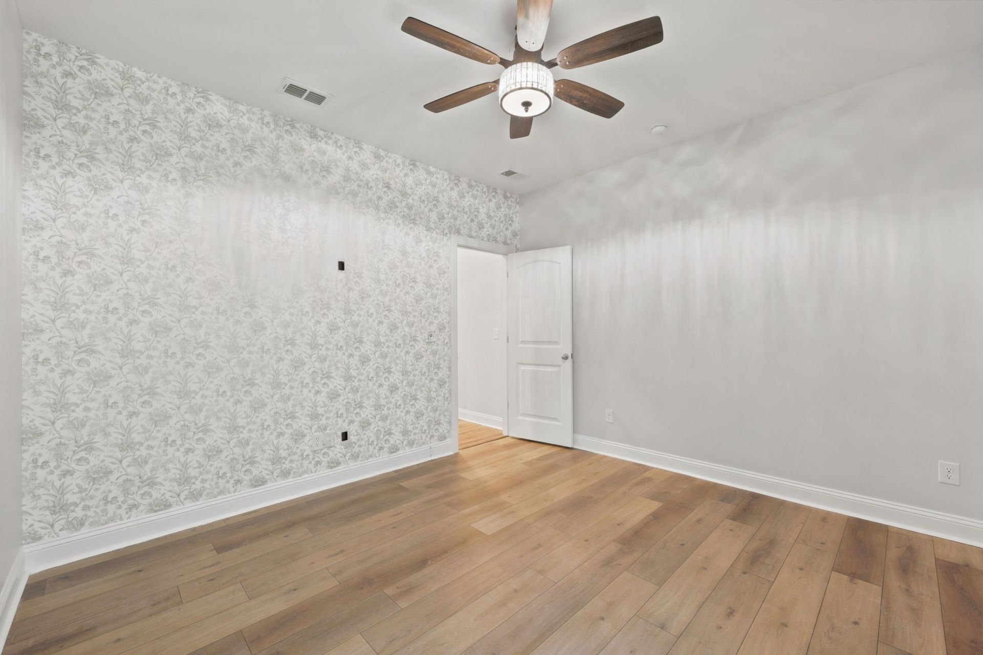 564 Hickman St. Photo 28
