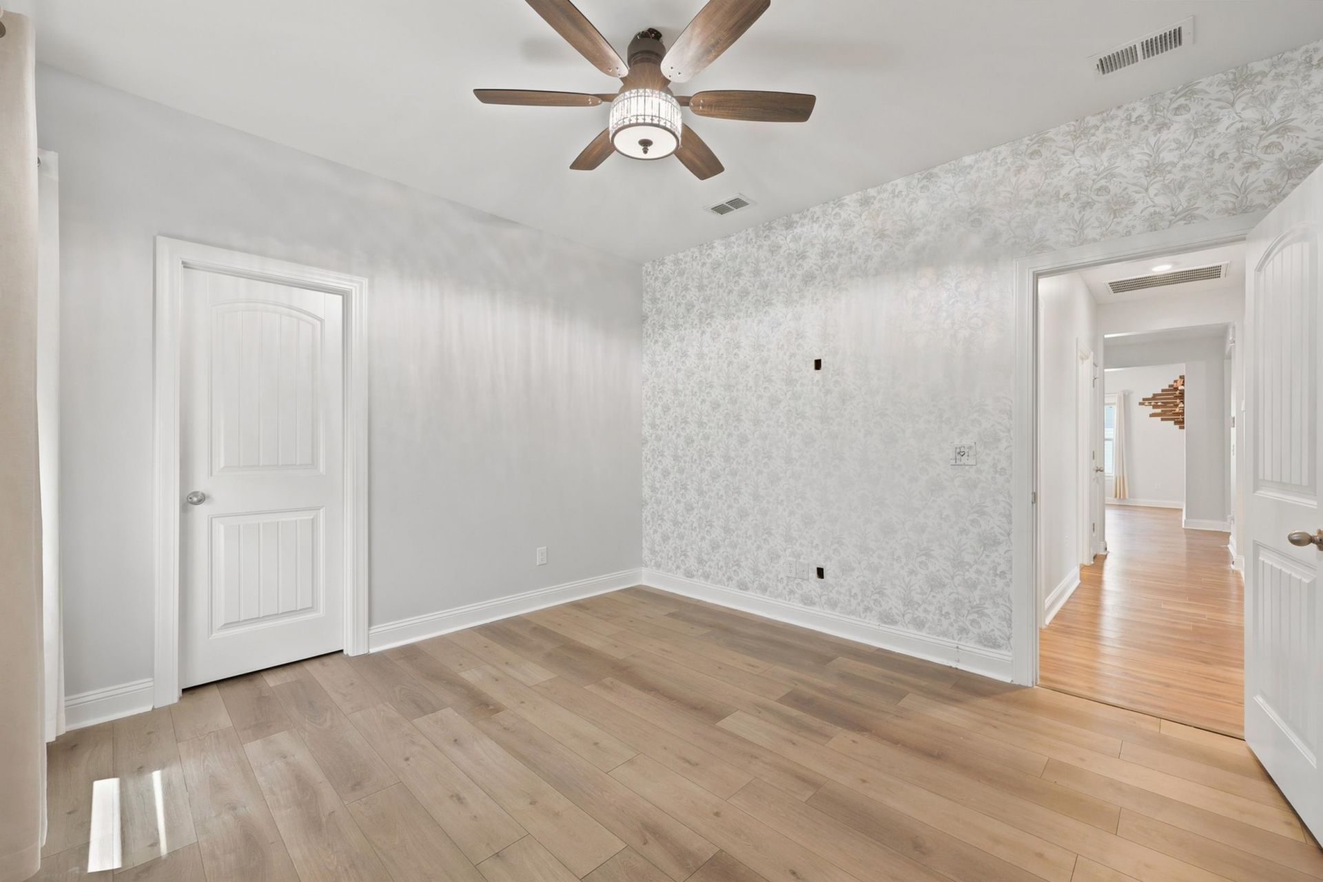 564 Hickman St. Photo 29