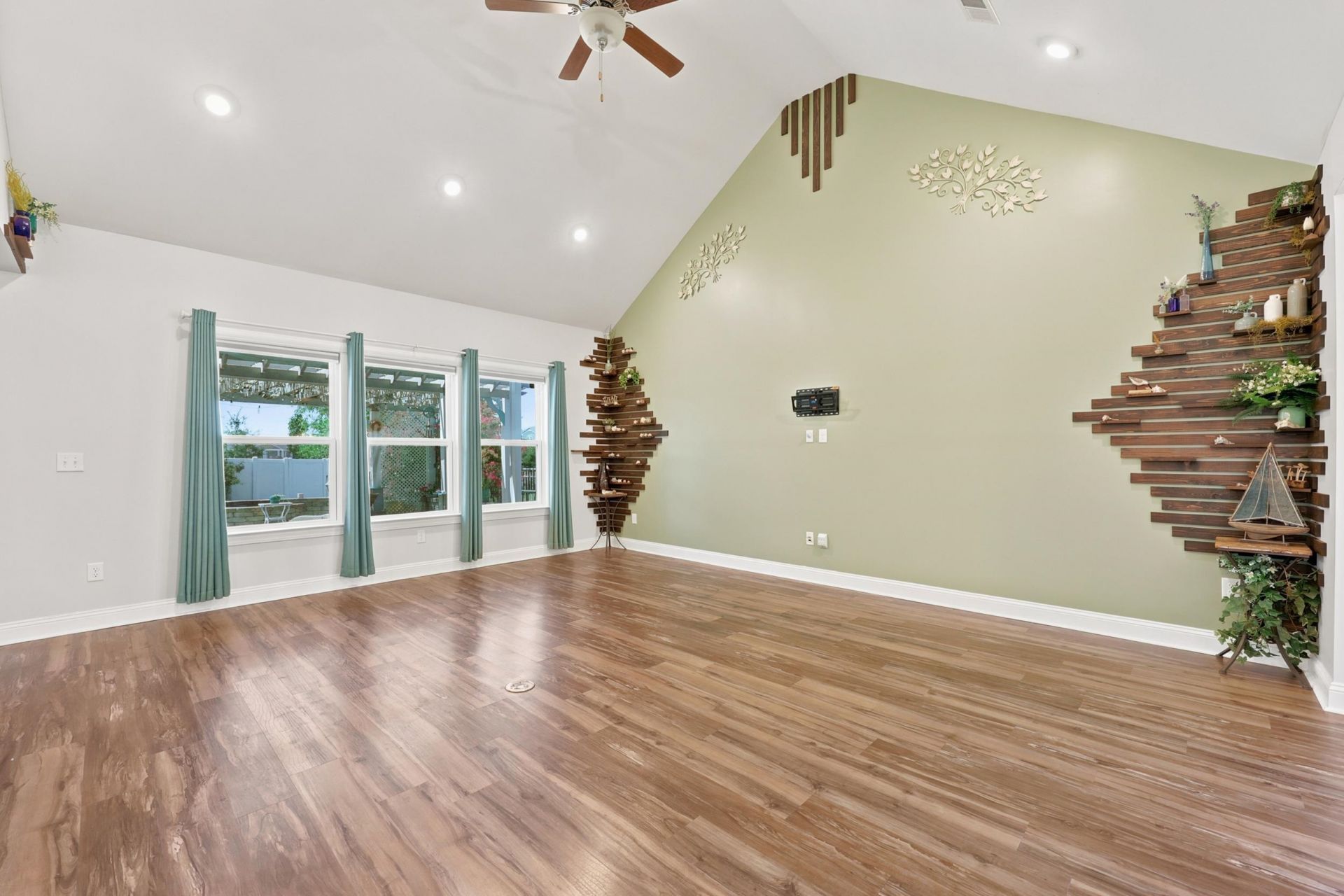 564 Hickman St. Photo 32