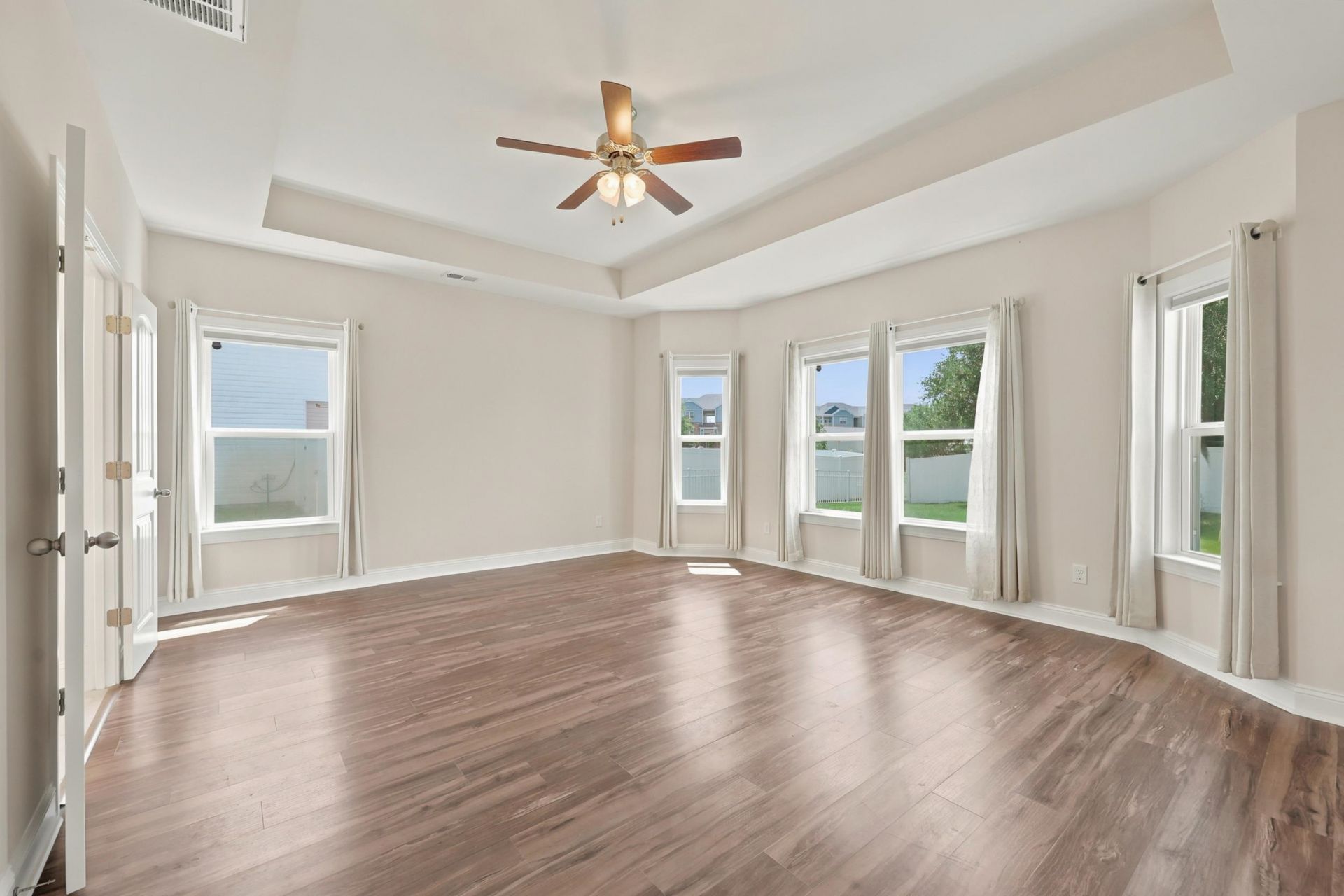 564 Hickman St. Photo 43
