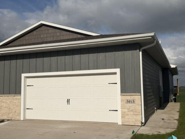 3613 S Heather Ave, Sioux Falls, SD 57106
