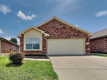 2128 Ingrid Lane, Fort Worth, TX 76131